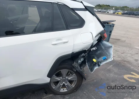 2024 Toyota Rav4 Xle z USA, uszkodzony, nr VIN 2T3W1RFV8RC278623